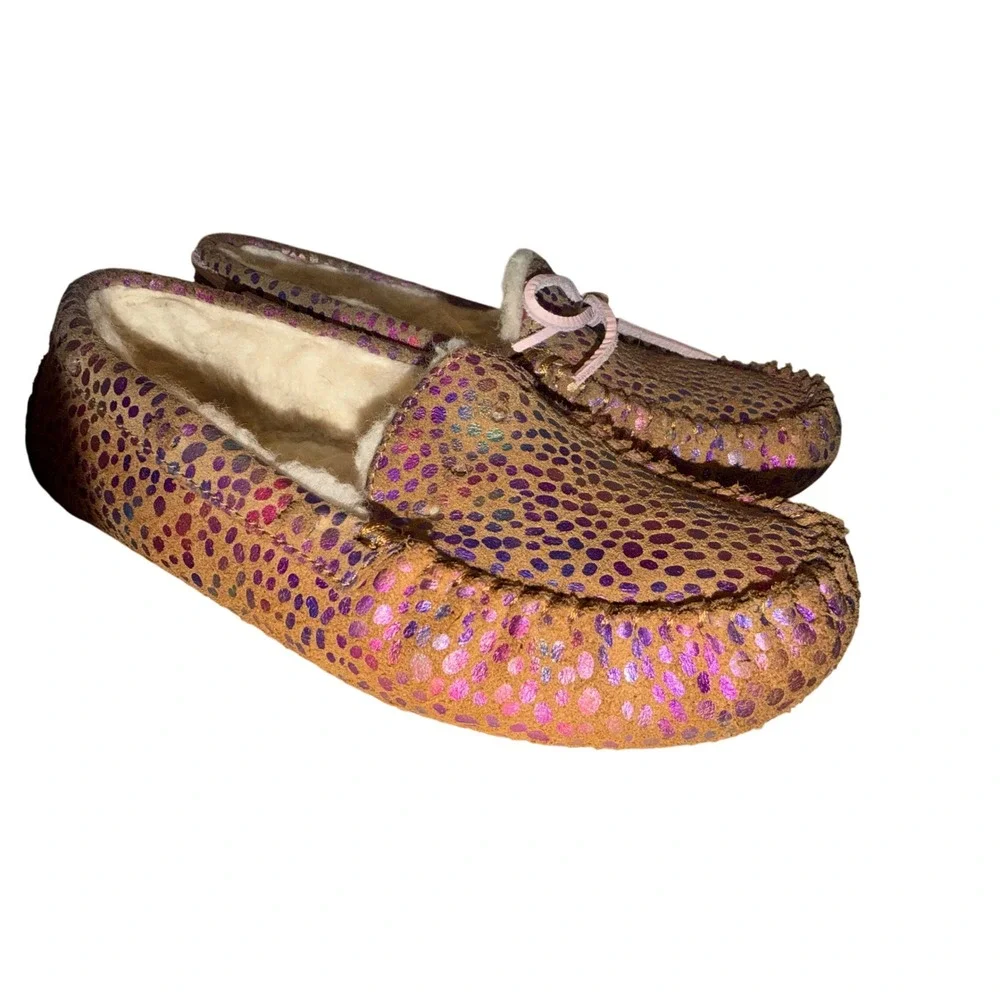 UGG Kids' Dakota Spots moccasin slippers with a metallic‎ rainbow spot size 3